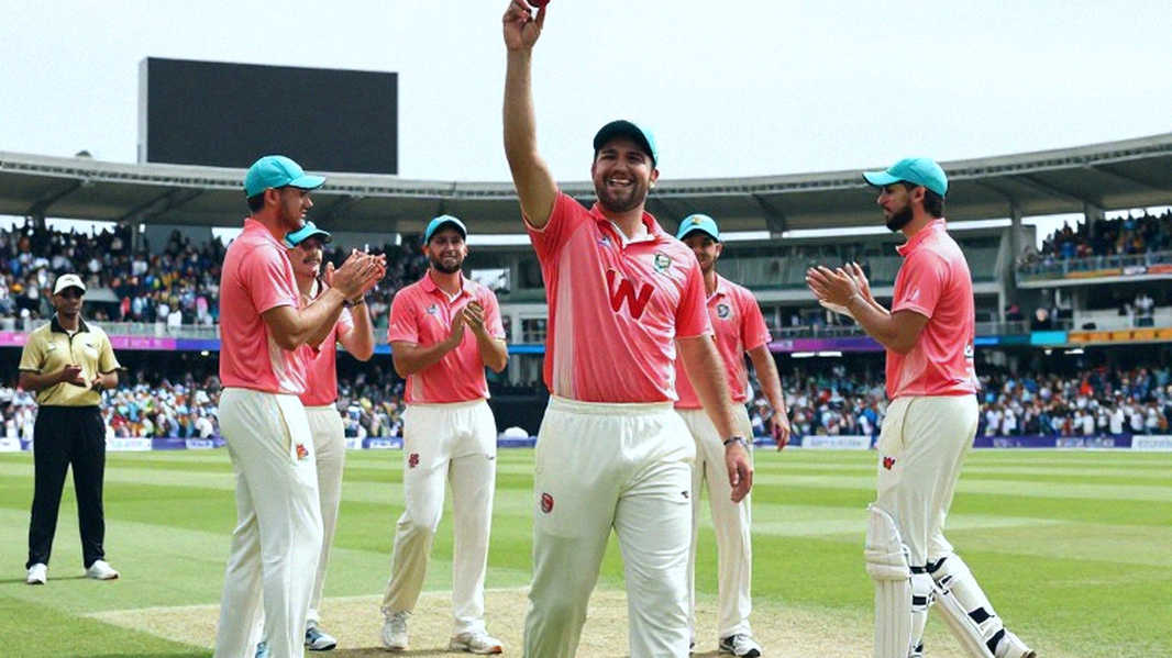 আইএলটি২০ সিজন ৫: শারজার আট ম্যাচ, নভেম্বরের জানালা আর পাকিস্তানি তারার অনিশ্চিত ভবিষ্যৎ