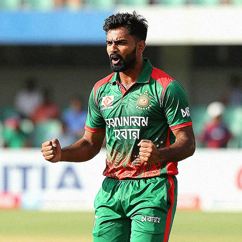 এগারো বছর পর দিল্লির ডাগআউটে ইউভরাজ: ব্যাকরুমের হাফ-স্পেসে আসলে কে জায়গা নিচ্ছে